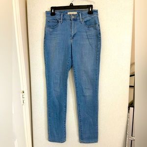 Levi Strauss Woman’s Jeans SZ 6